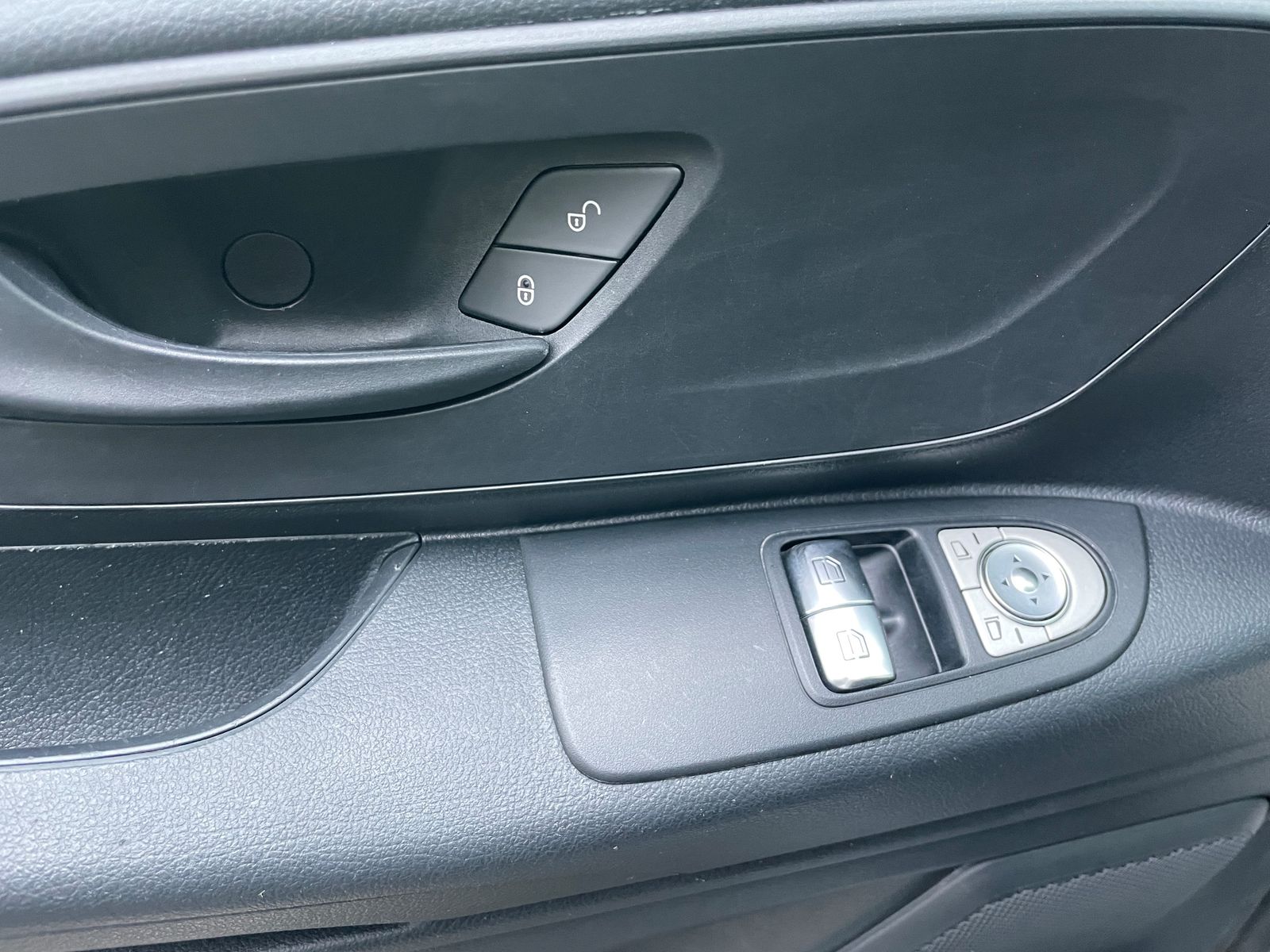 Fahrzeugabbildung Mercedes-Benz Vito Kasten 116 CDI BT RWD extralang LED Navi