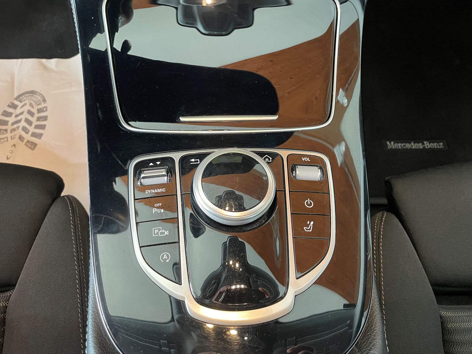 Fahrzeugabbildung Mercedes-Benz E 220 d T-Modell AHK Distro. Navi Kamera