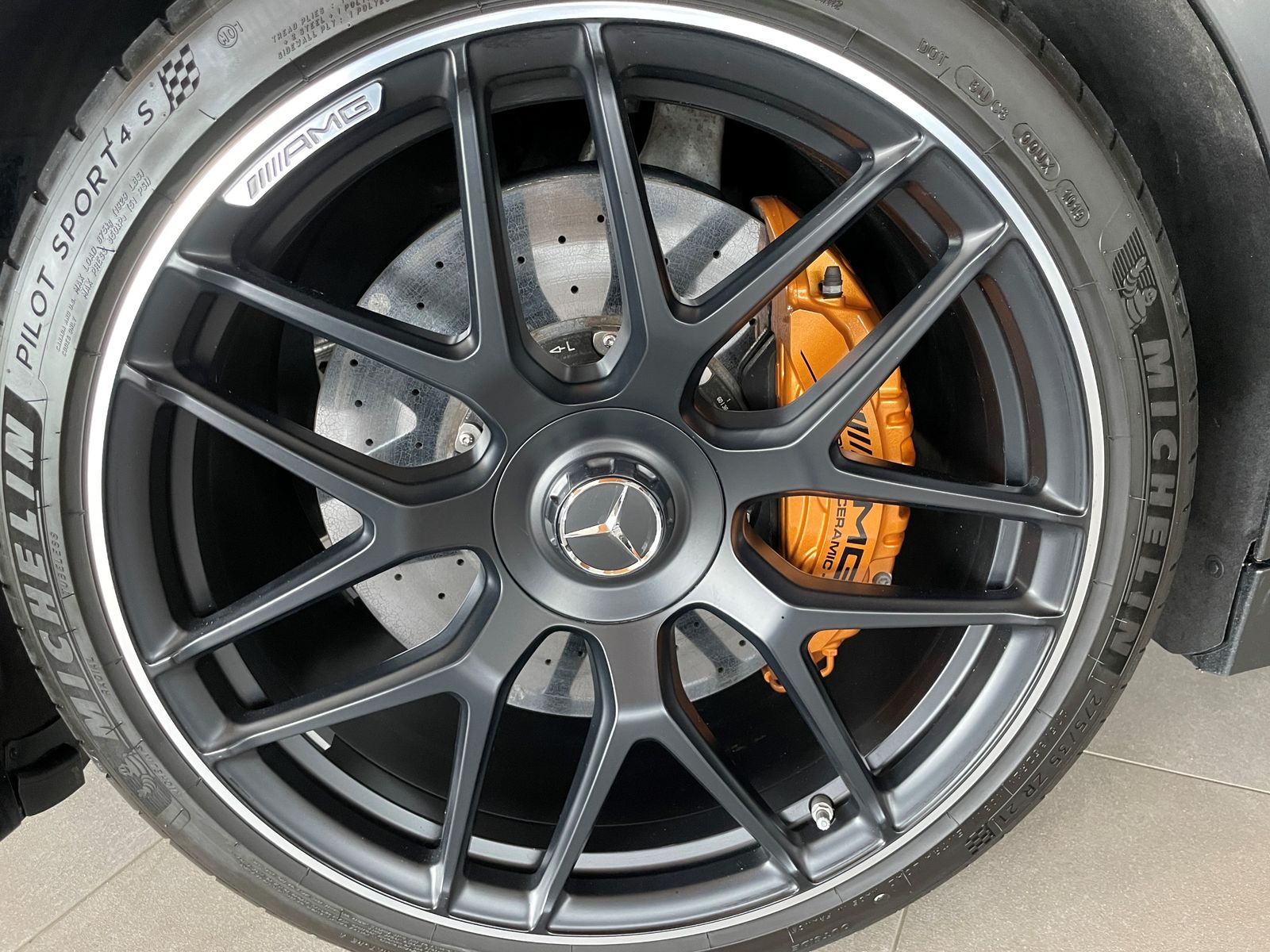 Fahrzeugabbildung Mercedes-Benz AMG GT 63 S 4M+ Aerodynamik Carbon Keramik Perf.
