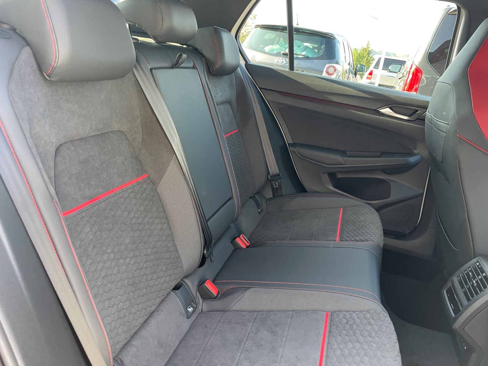 Fahrzeugabbildung Volkswagen Golf VIII Lim. GTI Clubsport DSG Matrix Pano ACC