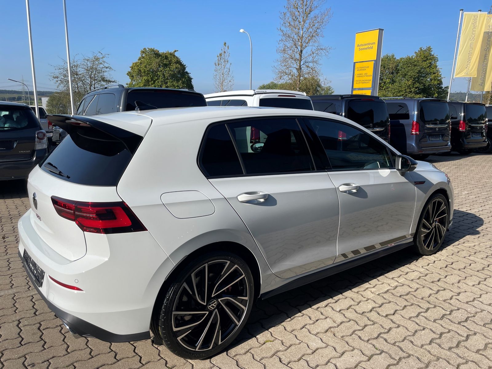 Fahrzeugabbildung Volkswagen Golf VIII Lim. GTI Clubsport DSG Matrix Pano ACC