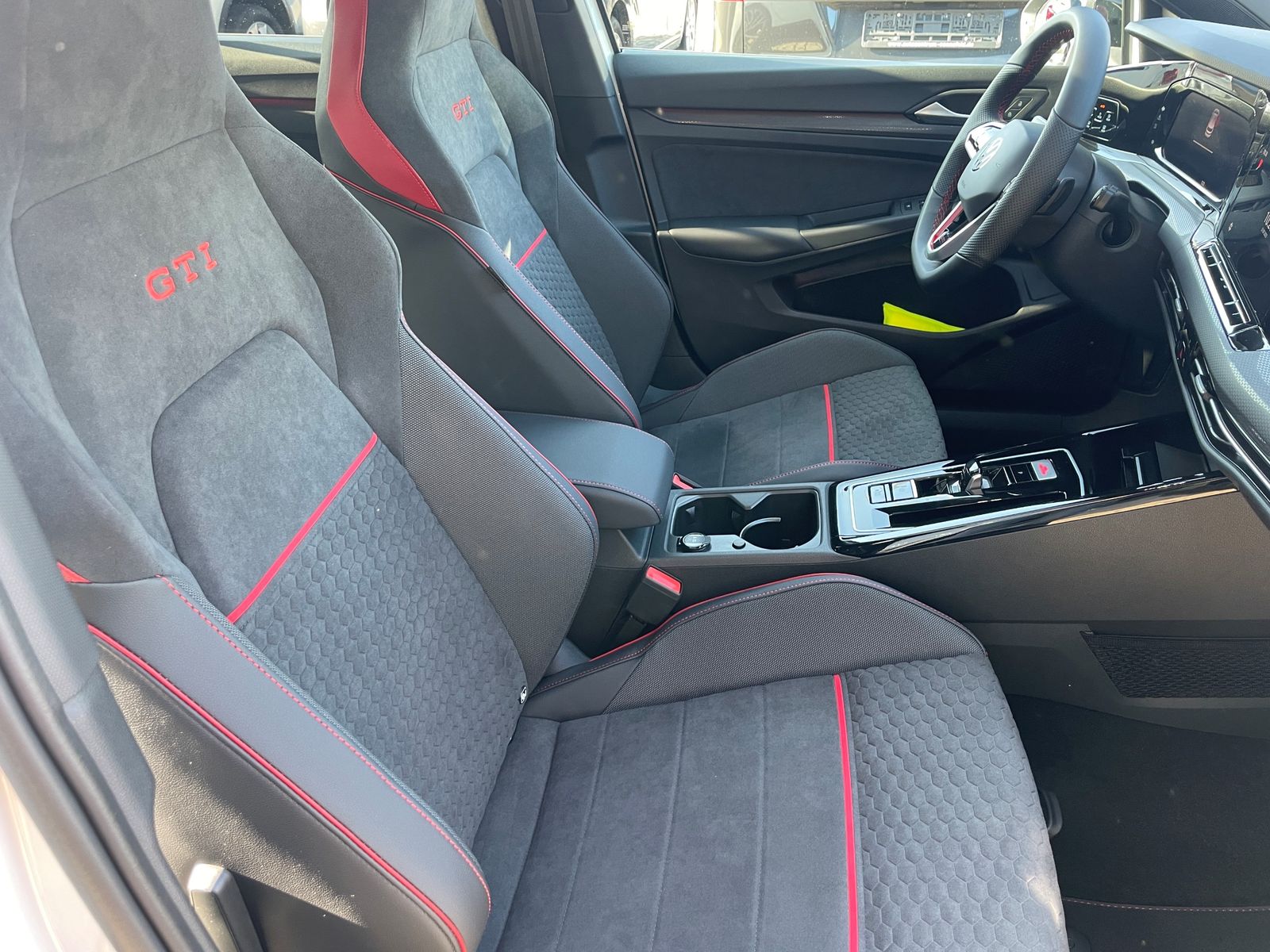 Fahrzeugabbildung Volkswagen Golf VIII Lim. GTI Clubsport DSG Matrix Pano ACC