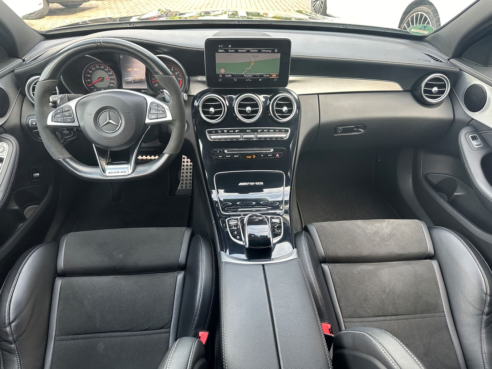 Fahrzeugabbildung Mercedes-Benz C 63 S AMG Lim. Perform. Distro+ Keyless