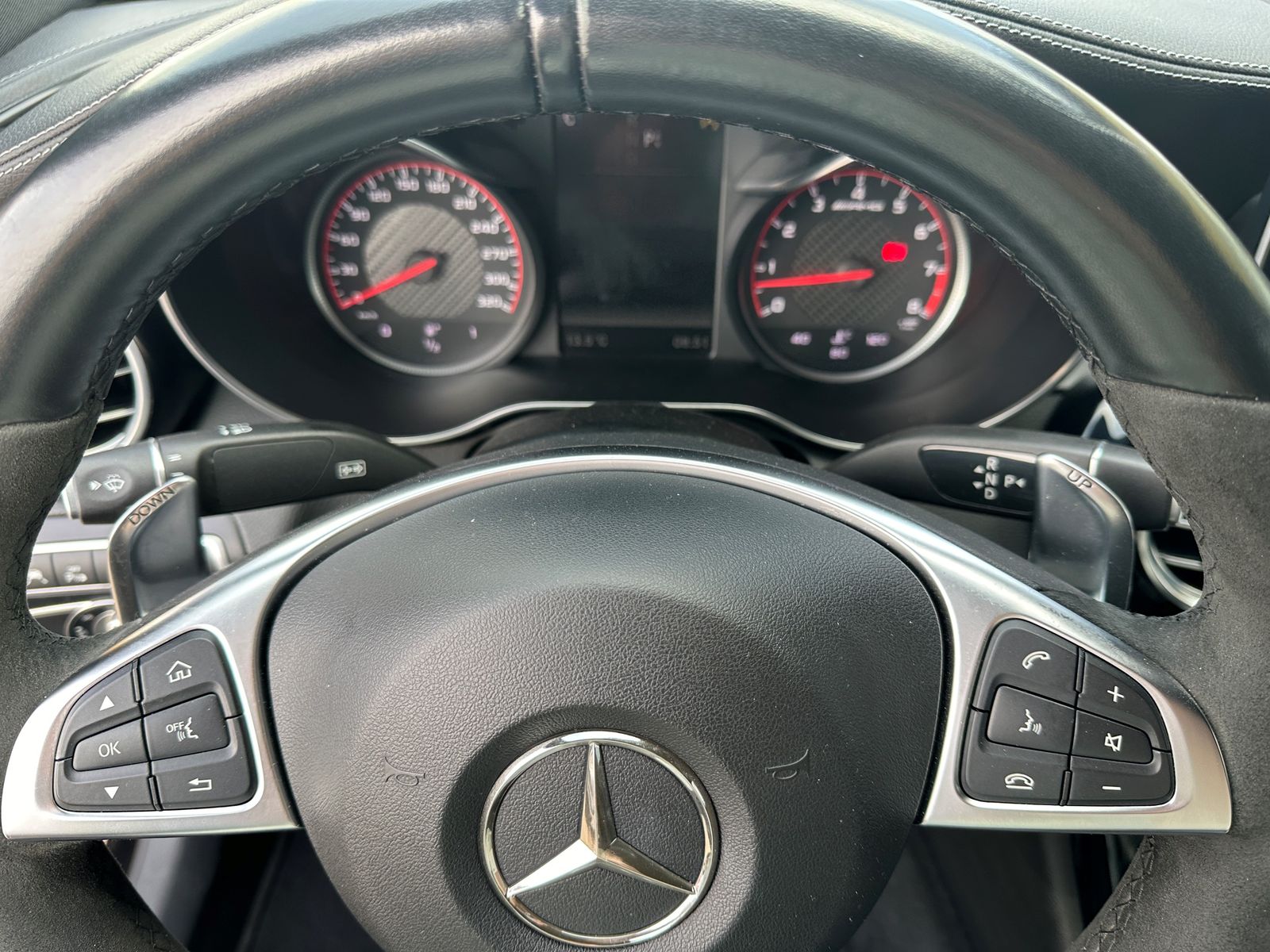 Fahrzeugabbildung Mercedes-Benz C 63 S AMG Lim. Perform. Distro+ Keyless