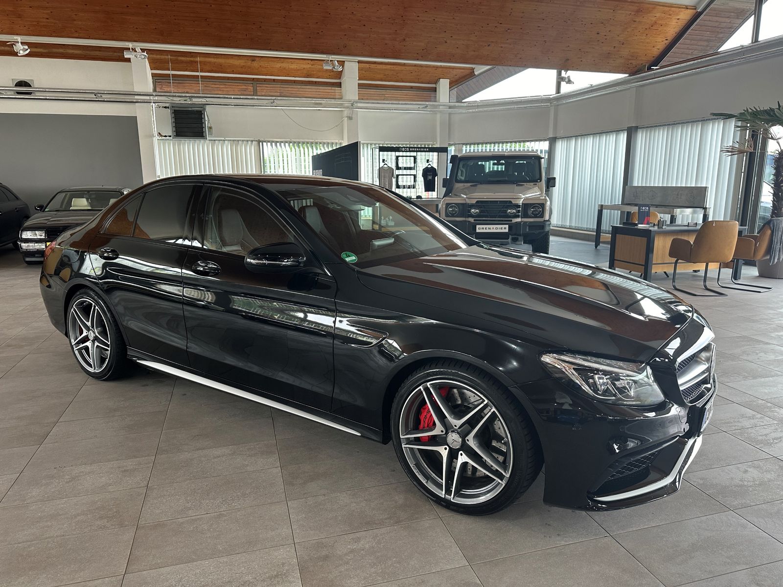 Fahrzeugabbildung Mercedes-Benz C 63 S AMG Lim. Perform. Distro+ Keyless