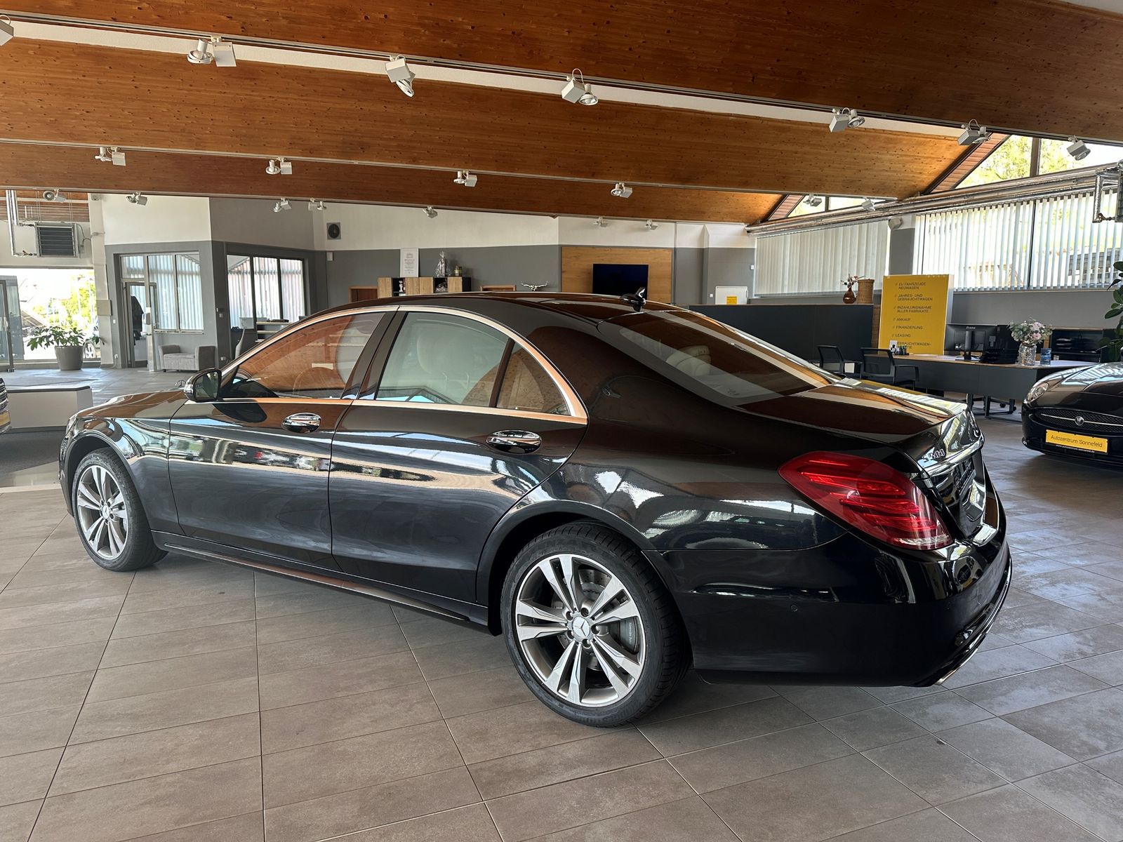 Fahrzeugabbildung Mercedes-Benz S 500 AMG Pano Exklusiv Distro+ Soft NachtSicht