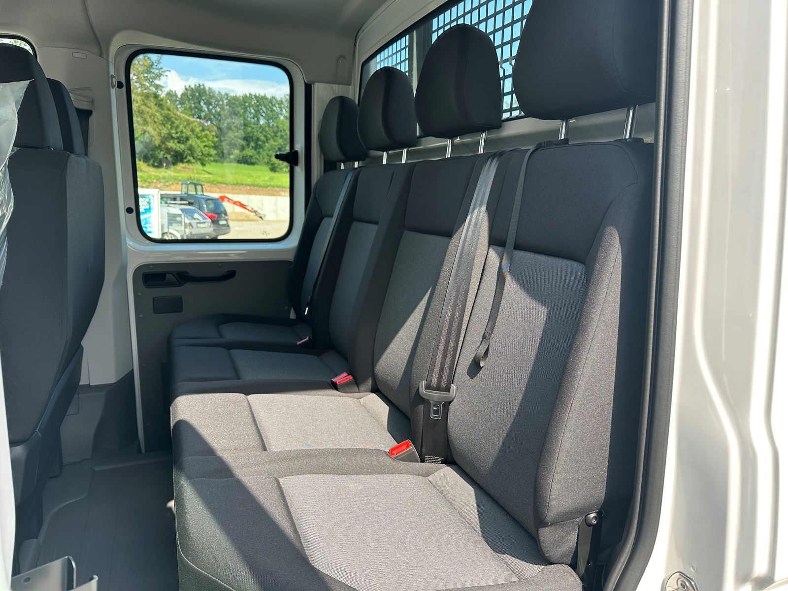 Fahrzeugabbildung Volkswagen Crafter 35 DOKA 3-Seitenkipper lang RWD