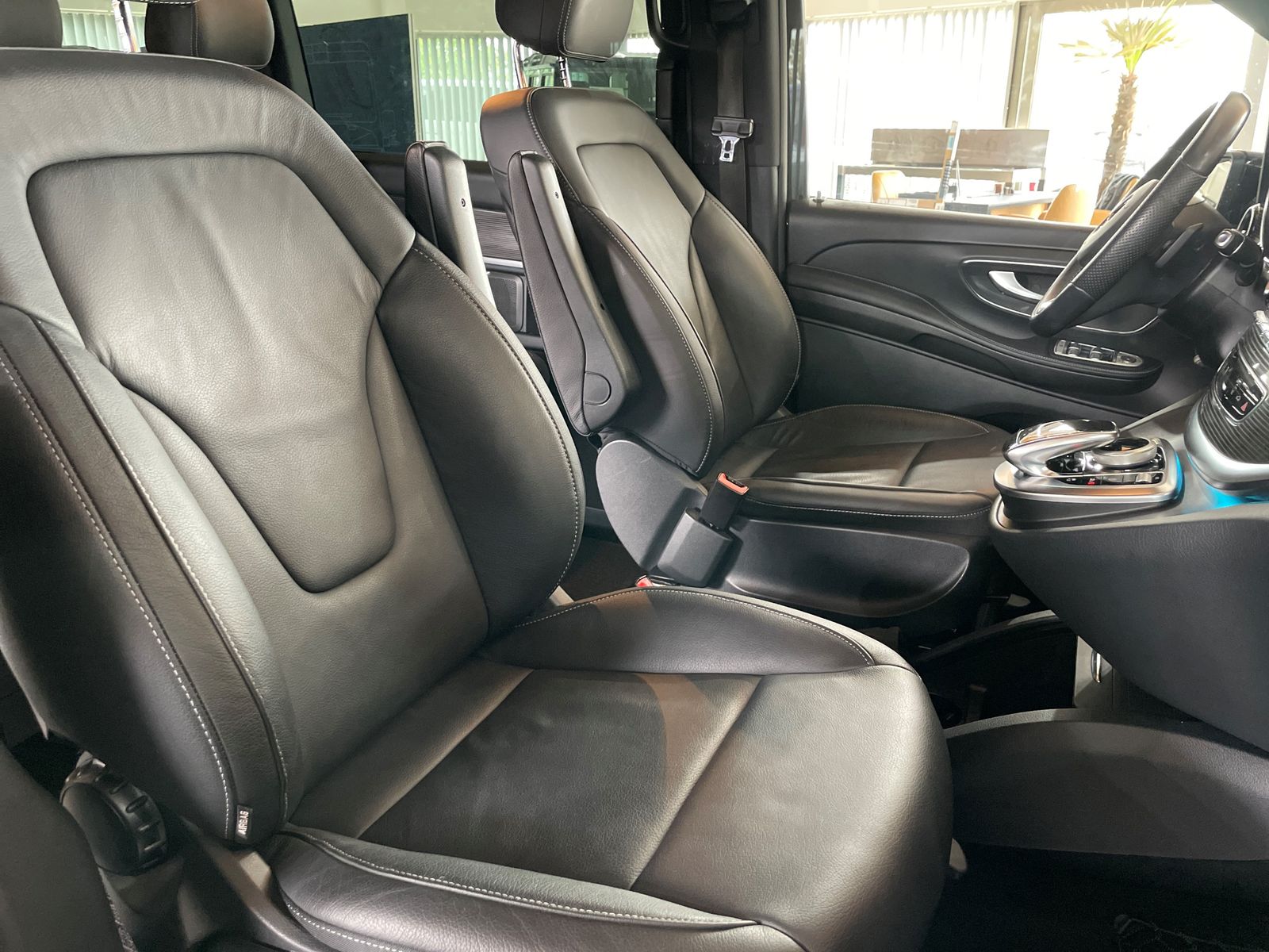 Fahrzeugabbildung Mercedes-Benz V250 d AMG Kompakt  AVANTGA. 4M 360° Burm Leder