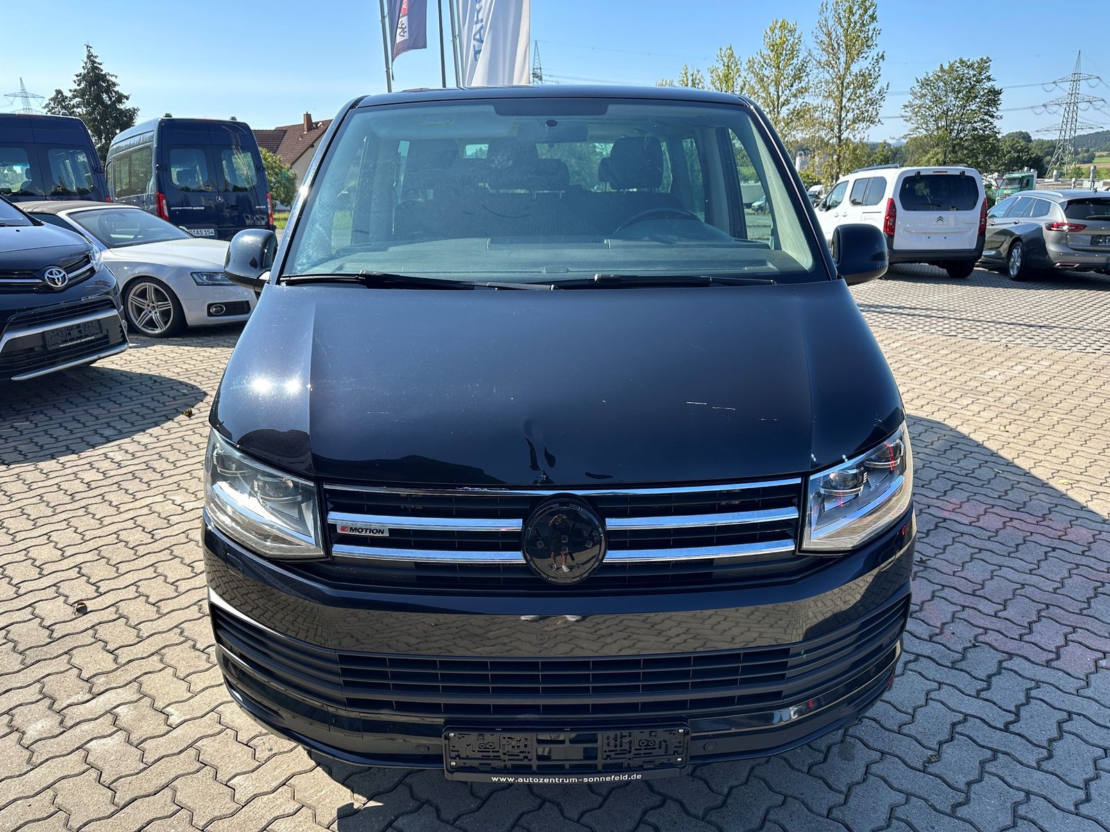 Fahrzeugabbildung Volkswagen T6 Caravelle Comfortline lang 4M DSG 9.Sitze LED