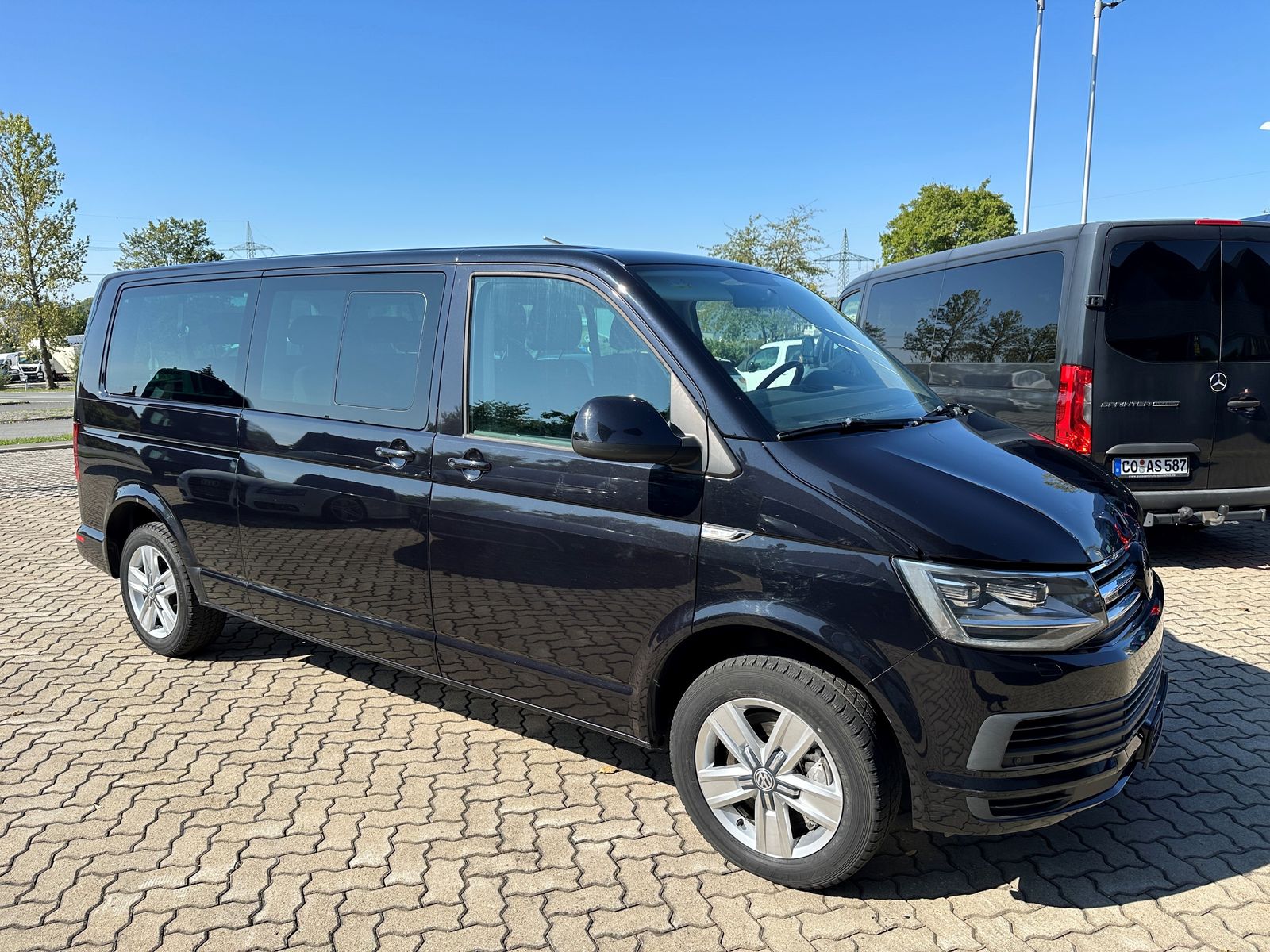 Fahrzeugabbildung Volkswagen T6 Caravelle Comfortline lang 4M DSG 9.Sitze LED