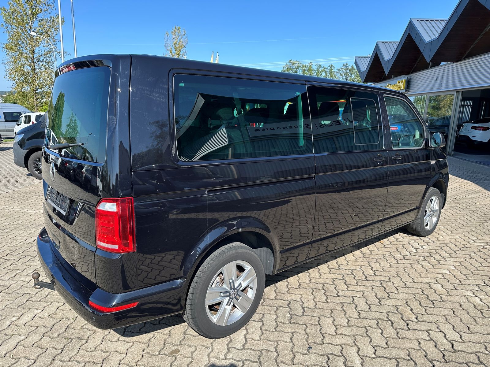 Fahrzeugabbildung Volkswagen T6 Caravelle Comfortline lang 4M DSG 9.Sitze LED