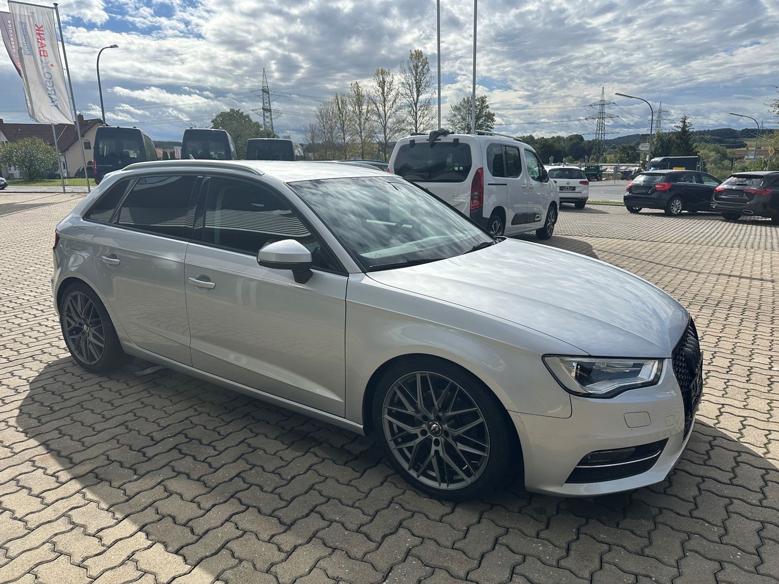 Fahrzeugabbildung Audi A3 Sportback 2.0 TDI Ambition Bi-Xenon Navi