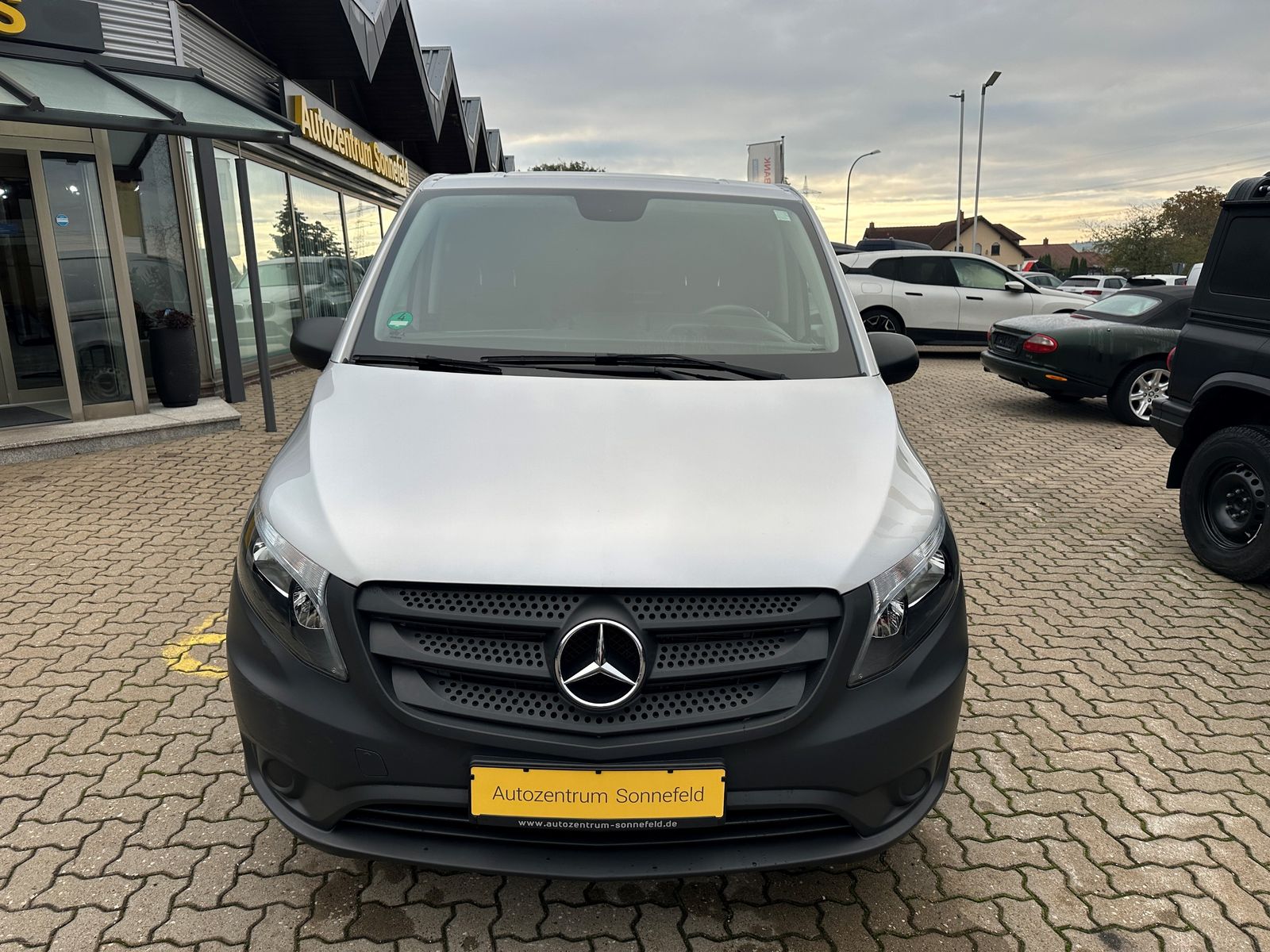 Fahrzeugabbildung Mercedes-Benz Vito Kasten eVito 111 lang Navi Kamera DAB Klima