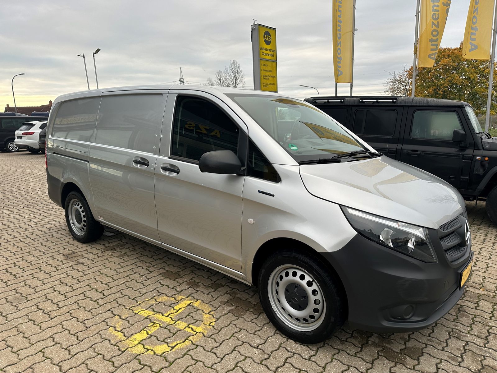 Fahrzeugabbildung Mercedes-Benz Vito Kasten eVito 111 lang Navi Kamera DAB Klima