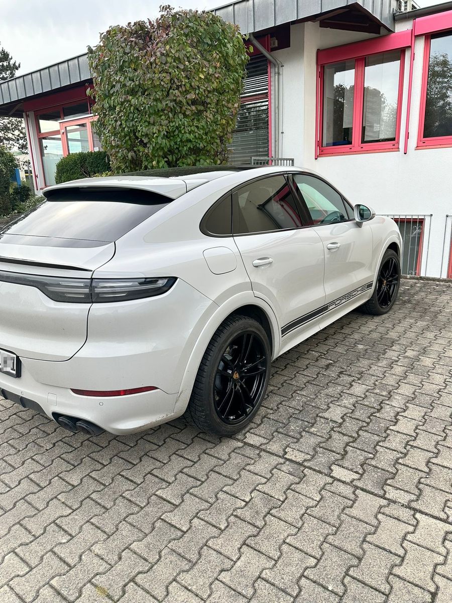 Fahrzeugabbildung Porsche Cayenne Coupe Turbo Pano Sport Carbon Standhzg